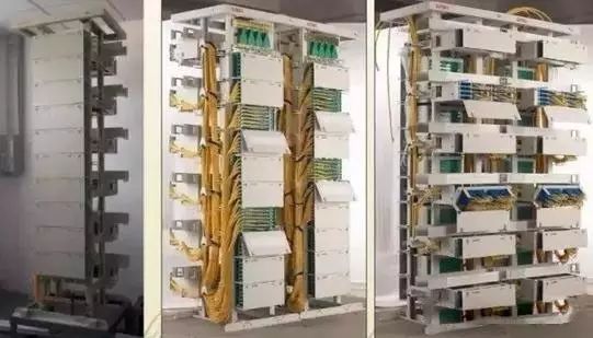 在强磁场的持续影响下