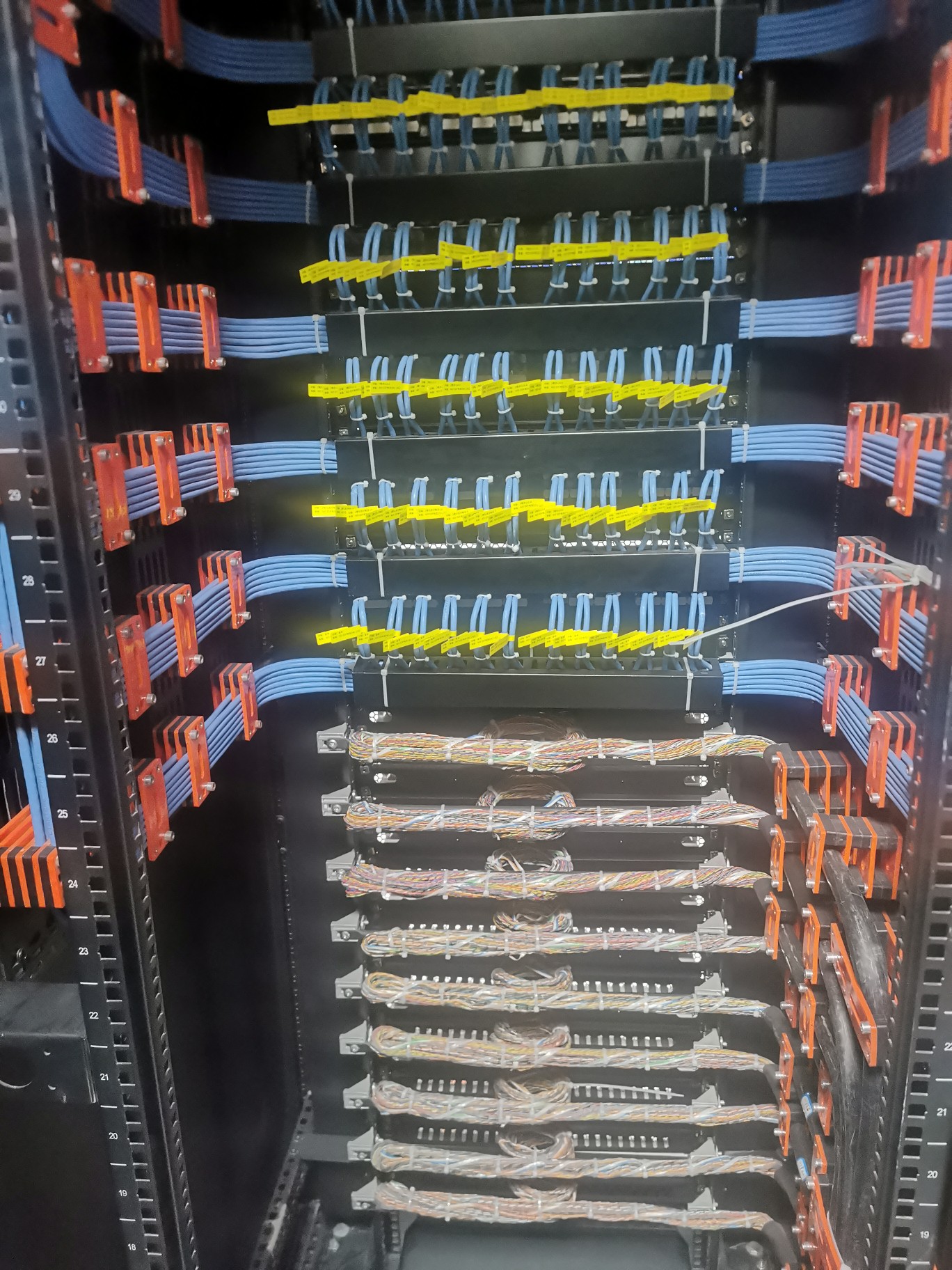 在响应速度、方案适配性、售后保障等方面具备天然优势