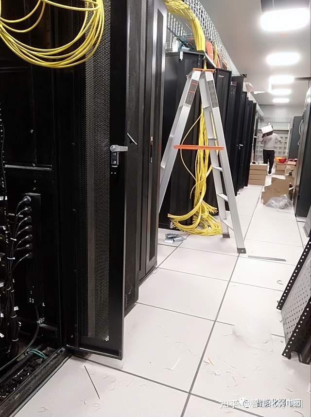 计算机机房系统工程不仅集建筑、电气、安装、网络等多个专业技术于一体