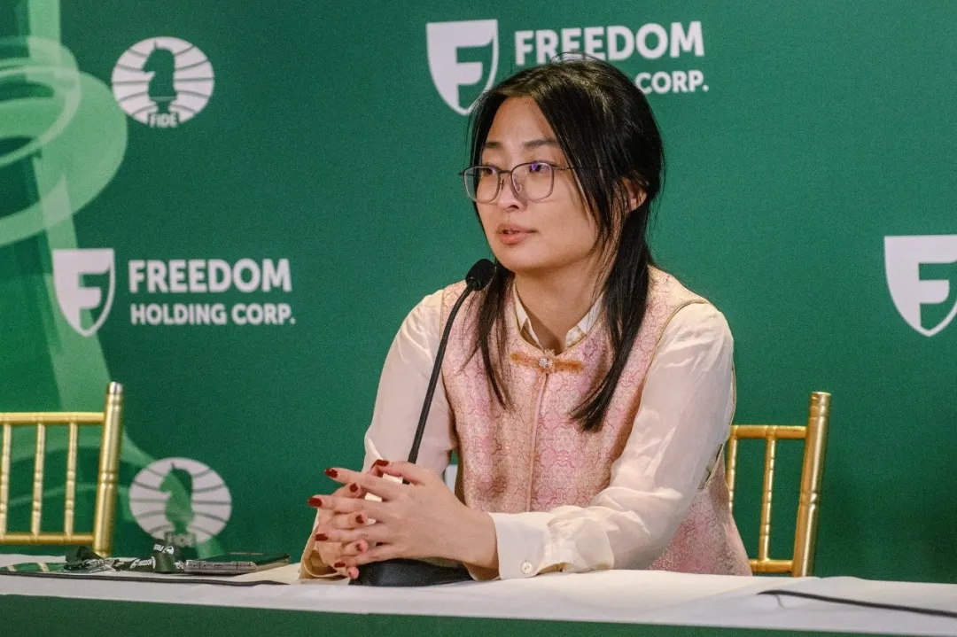 世界棋后居文君完成大满贯，首次夺得超快棋世