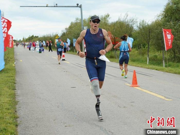 兴凯湖畔全国美丽乡村铁人三项赛开赛：九国选