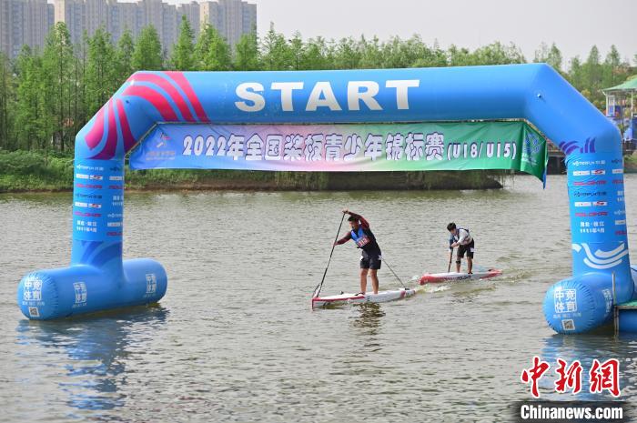 国内200余名桨手在湖北枝江水上舞台竞速，掀开