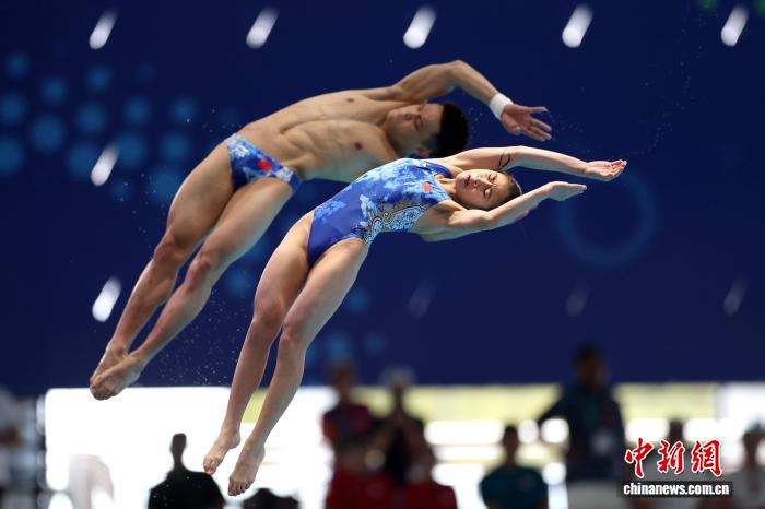 新加坡世锦赛首日中国跳水斩获两金，李冰洁4