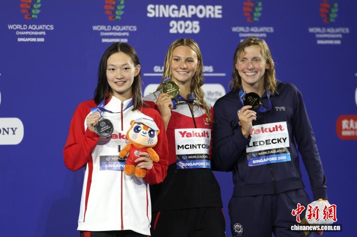 新加坡世锦赛首日中国跳水斩获两金，李冰洁4