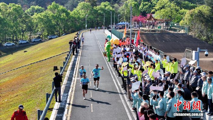 1038名跑者齐聚七寨湖 全民参与森林跑共赏生态之