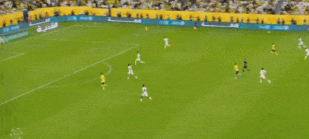 成都蓉城5-1大胜西海岸领跑积分榜