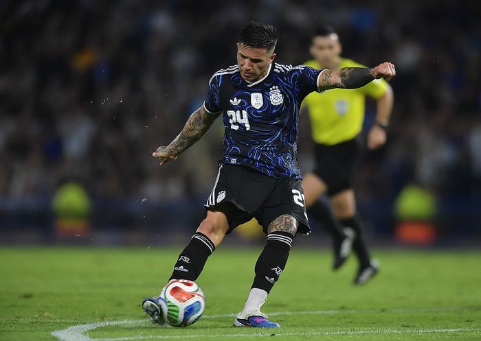 成都蓉城5-1大胜西海岸领跑积分榜