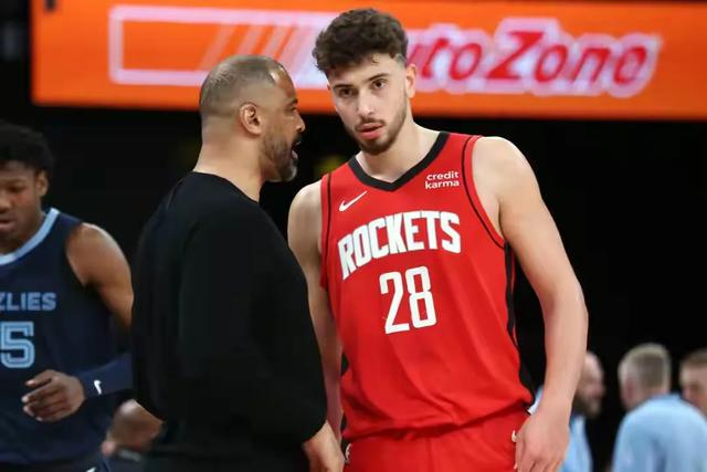 火箭尼克斯生死战：团队篮球VS球星扛旗谁能笑到