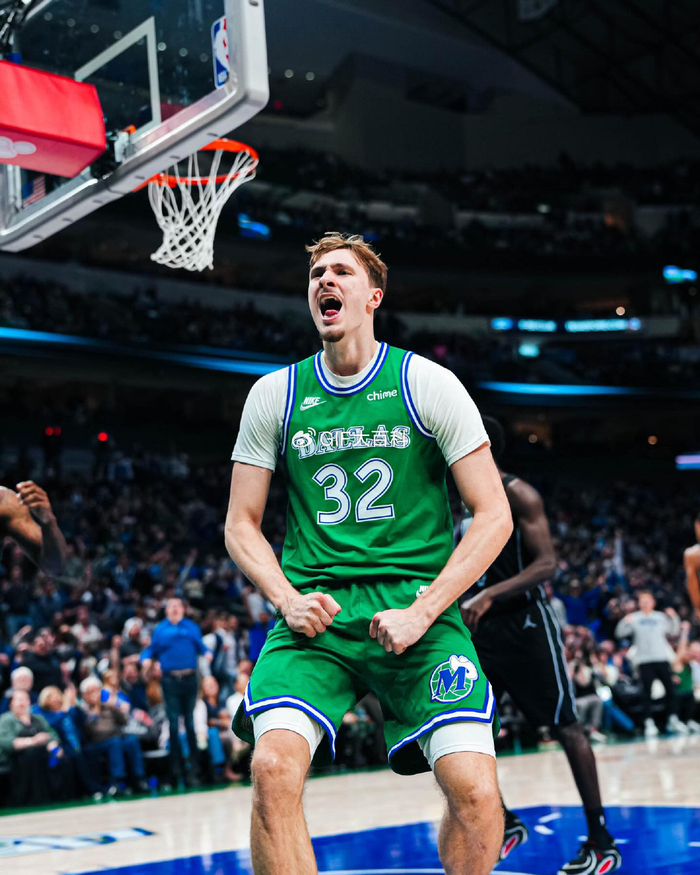 19岁新星弗拉格砍51分创历史最年轻纪录 独行侠惨