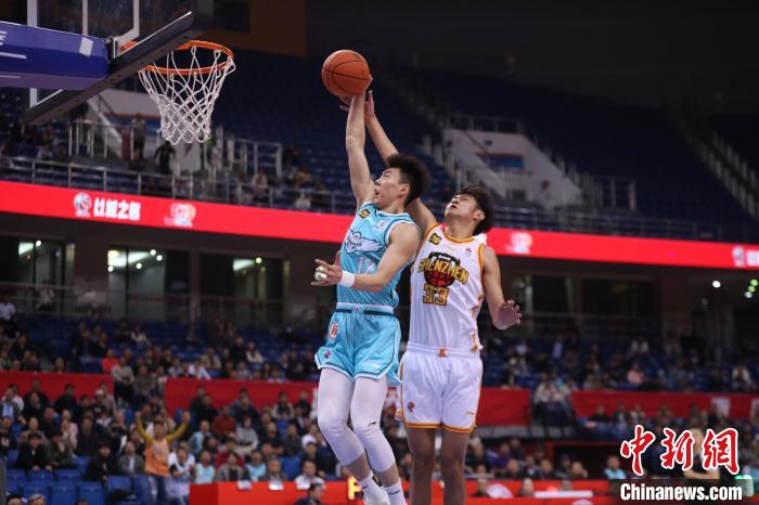 青岛国信制药男篮击败深圳马可波罗，送对手4连