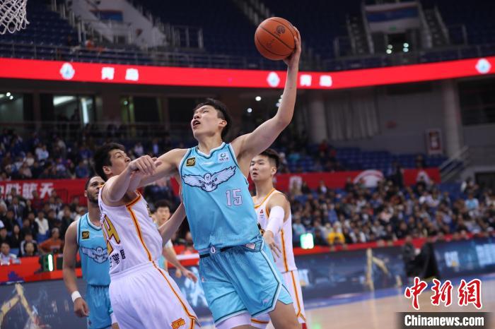 青岛国信制药男篮击败深圳马可波罗，送对手4连